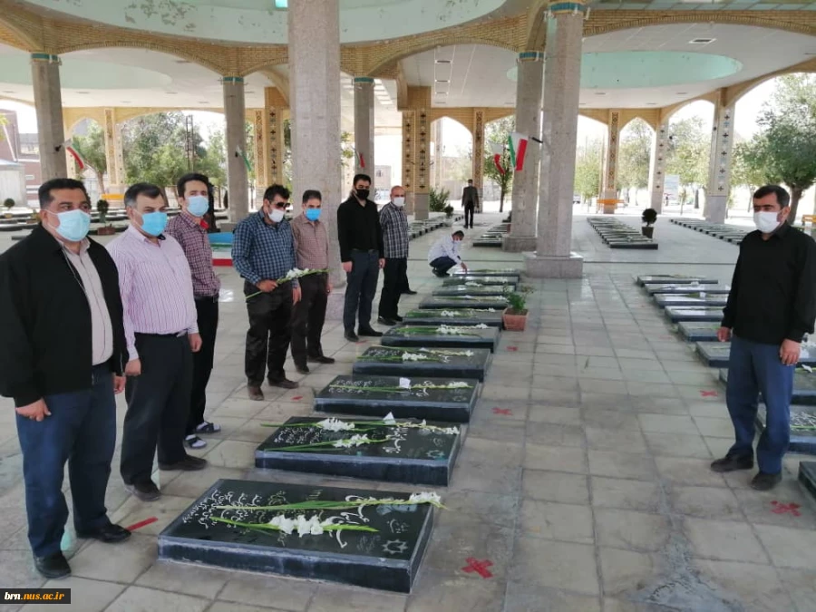غبار روبی قبور مطهر شهداء شهرستان بروجن توسط کارکنان مرکز به مناسبت بزرگداشت هفته دفاع مقدس 4